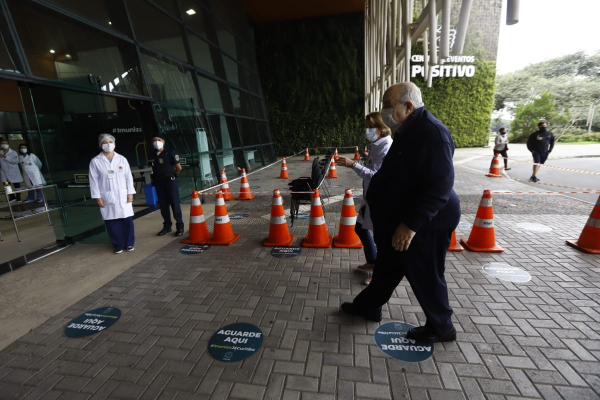 Greca: prefeito integra grupo de 65 anos