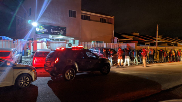 Policiais fizeram as abordagens em pontos já conhecidos por denúncias de aglomerações