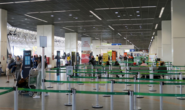 Aeroportos: só 50% dos voos
