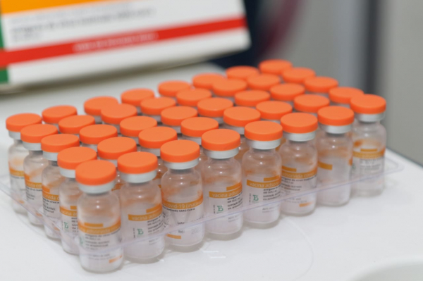 Segundo o Butantan, 900 mil dessas doses foram destinadas ao Programa Nacional de Imunizações na sexta-feira