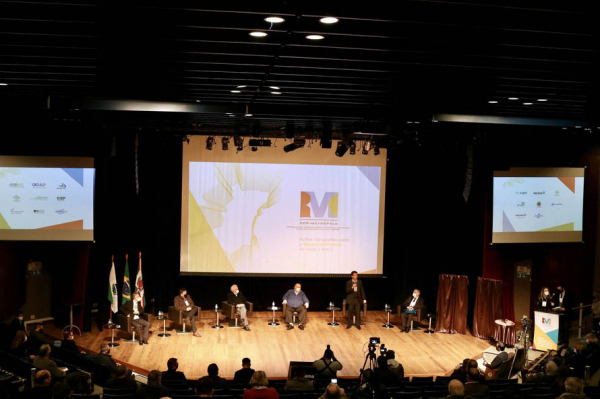 Encontro reuniu iniciativa privada, governo e municípios