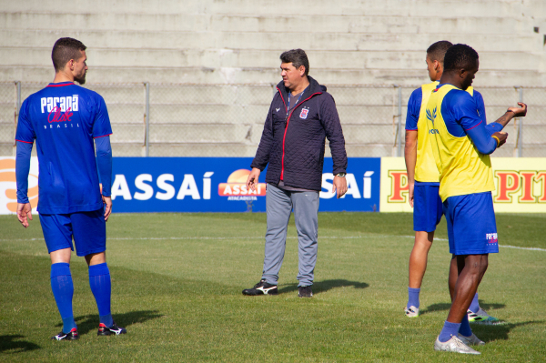 O técnico Jorge Ferreira