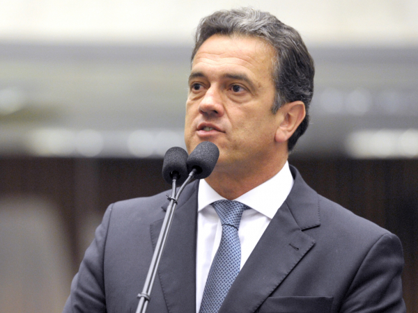 Plauto: “Não vou segurar vaca para outros mamarem”