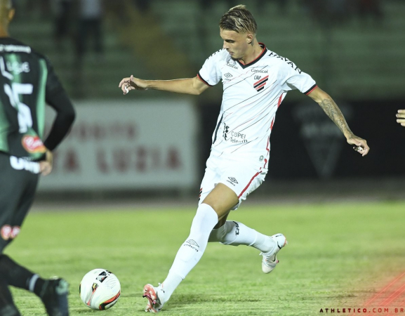 Luan Patrick enfrenta o Maringá: empate sem gols