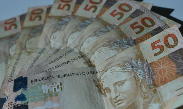 Empresas também reclamam de juros mais caros em novas operações de crédito.
