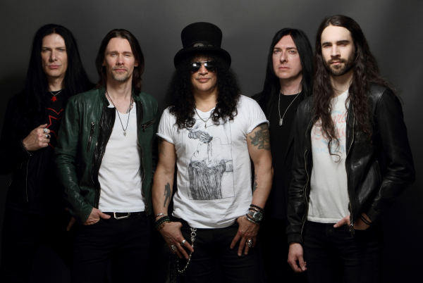 É a quarta vez que Slash faz show na capital paranaense