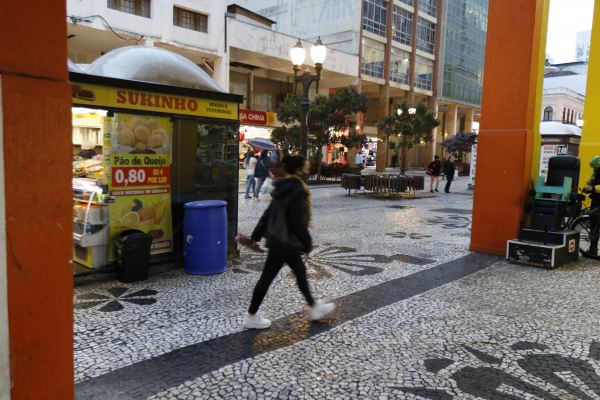 Curitiba está em nível médo de alerta para a Covid-19