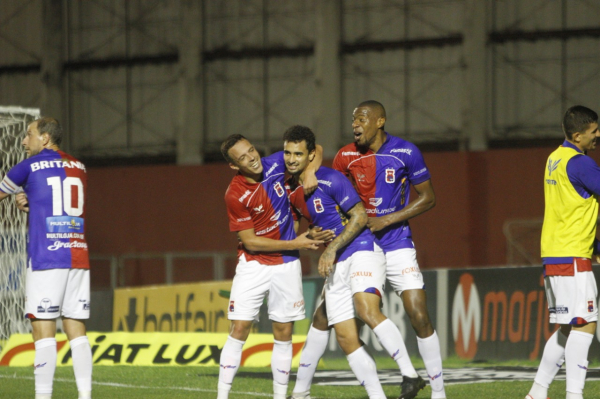 Paraná 4x0 Oeste