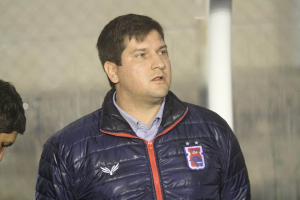 O técnico Matheus Costa, do Paraná
