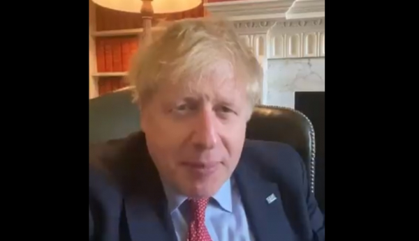 Boris Johnson anuncia no Twitter que está com o coronavírus