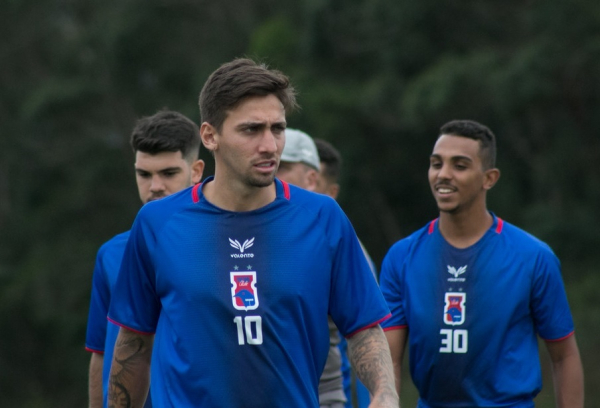 Gustavo Mosquito e Rafael França: atacante segue no banco e lateral pode virar titular