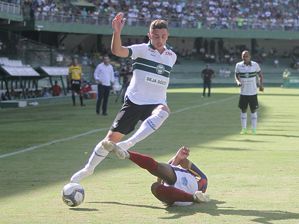 O ponta Nathan, de 19 anos: mais jovem titular no Atletiba desta quarta-feira