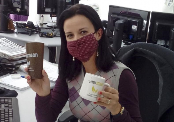 Funcionários da Secretaria de Segurança Alimentar trocam copos plásticos por sustentáveis