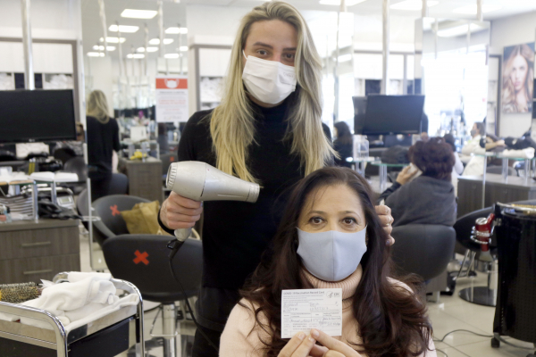 Clientes vacinados ganham hidratação do cabelo no Expert Beauty