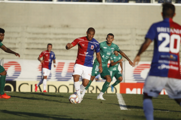 Bruno Lopes enfrenta o Guarani