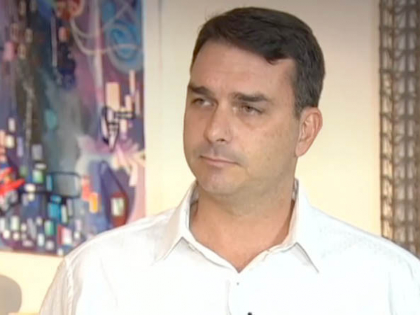 Flávio Bolsonaro: dinheiro de venda de imóvel