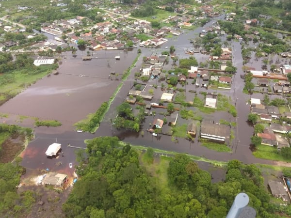 Chuvas do fim de semana deixaram bairros de Guaratuba alagados