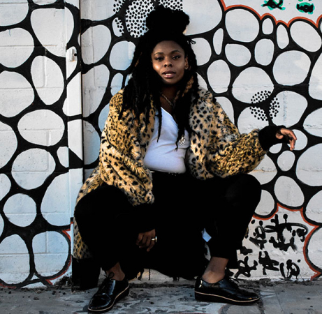 E aí, você é do time que gosta ou não de animal print? Na foto, uma versão bem urbana, ao lado dos básicos do armário