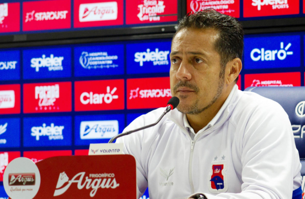O técnico do Paraná, Maurilio Silva