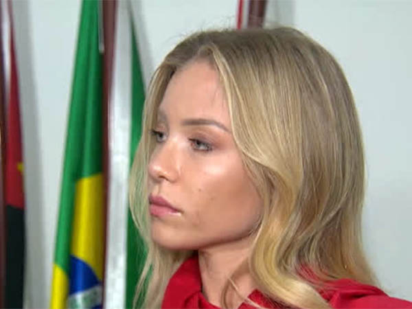 Najila: "Ele (Neymar) está trabalhando igual no futebol: driblando e caindo"