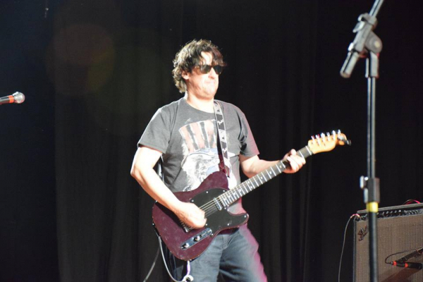 Esse cara sabe tudo de guitarra! Titi Barros, do B.E.T.3
