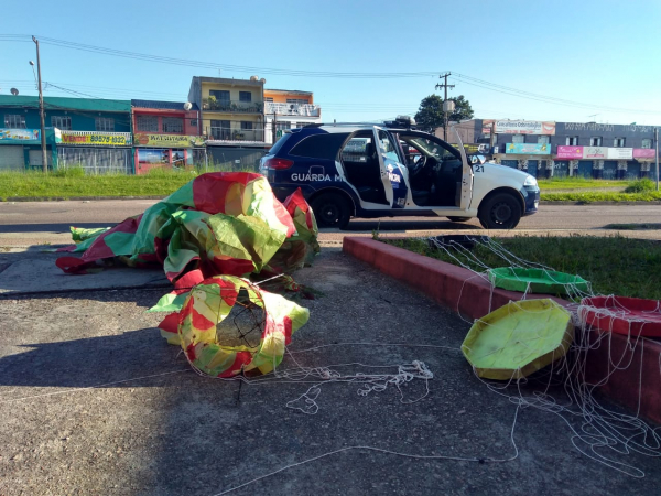 Balão encontrado pela Guarda Municipal: pessoas que tentavam recuperá-lo fugiram