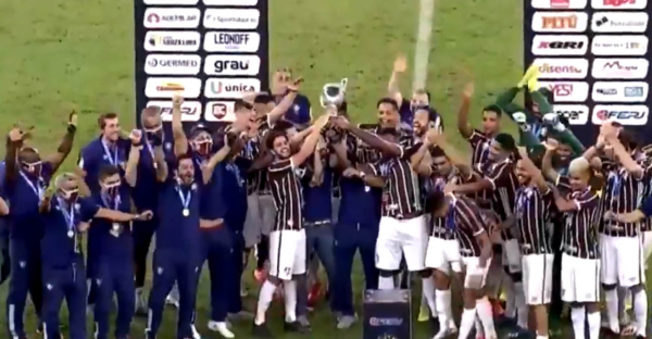 Jogadores do Fluminense comemoram o título