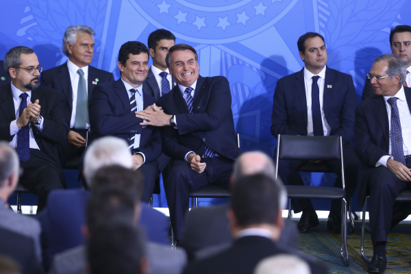 Moro e Bolsonaro: ministro havia sugerido nove vetos em texto da lei