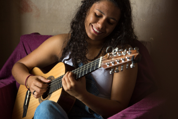 Laís de Assis se apresenta no dia 17 de abril
