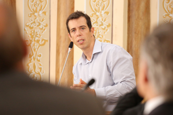 Feder: Para os militares, secretário da Educação paranaense é um empresário que quer fazer carreira na política, mas não tem experiência.
