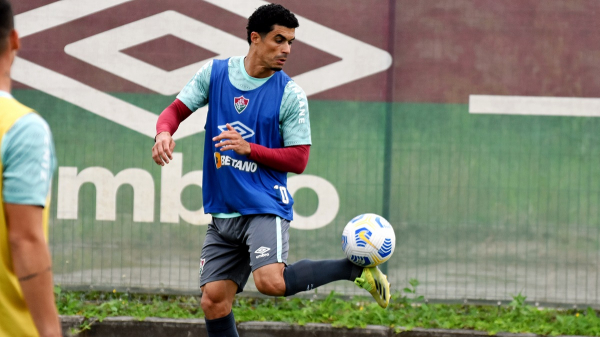 Egídio em treino do Fluminense
