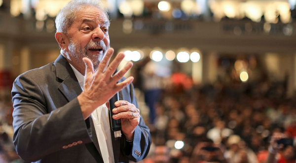 Lula: mensagens mostram que LÃ©o Pinheiro sÃ³ passou a ser considerado merecedor de crÃ©dito apÃ³s mudar diversas vezes sua versÃ£o sobre o apartamento trÃ­plex