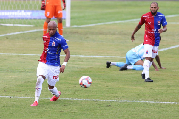 Zagueiro Aciona Clausula Especial Do Contrato E Deixa O Parana Clube Bem Parana