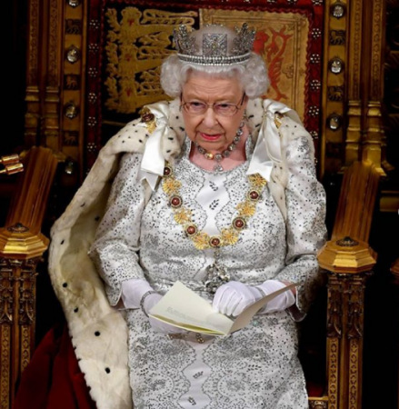 Pompa e circunstância, tradição e luxo de Elizabeth no trono