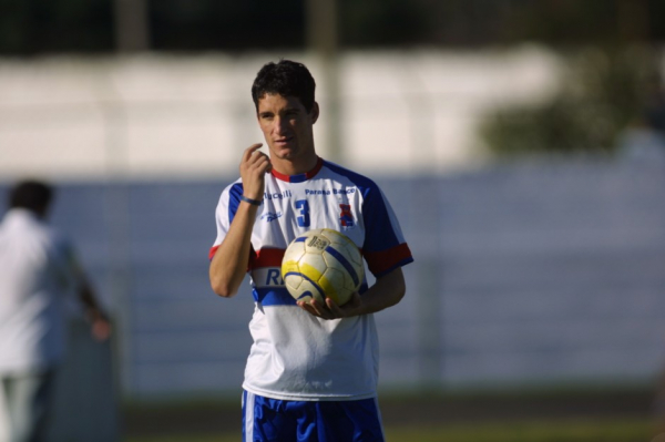 Thiago Neves, em treino do Paraná Clube, em 2003
