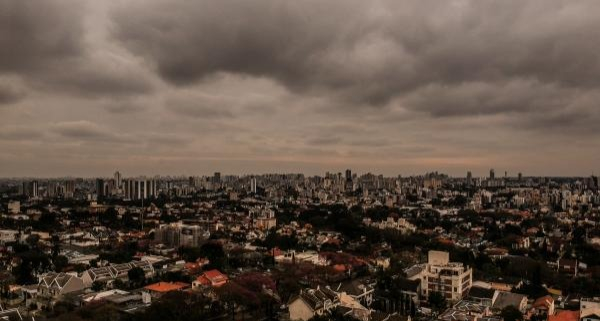 Tempo nublado em Curitiba