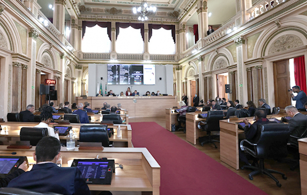 Câmara: 25 votos a cinco