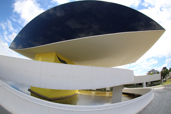 No Museu Oscar Niemeyer, reaberto em 16 de outubro, dia com mais público contou com 317 pessoas