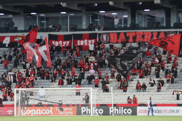 Torcida na Arena da Baixada