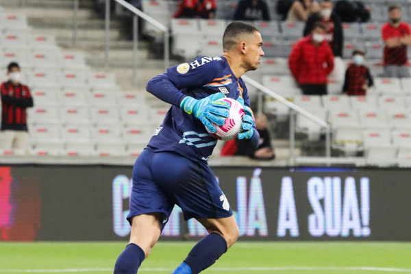 O goleiro Santos