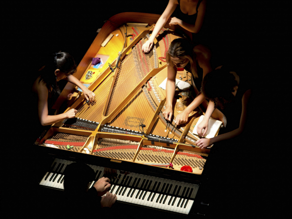 Concerto a 10 mãos em apenas um piano