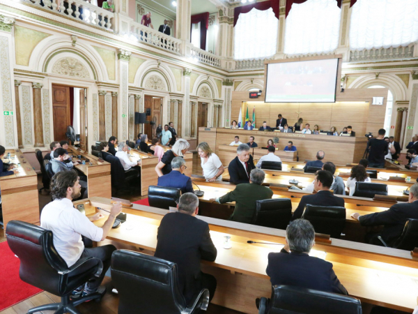 Câmara: pautas polêmicas já no início do ano