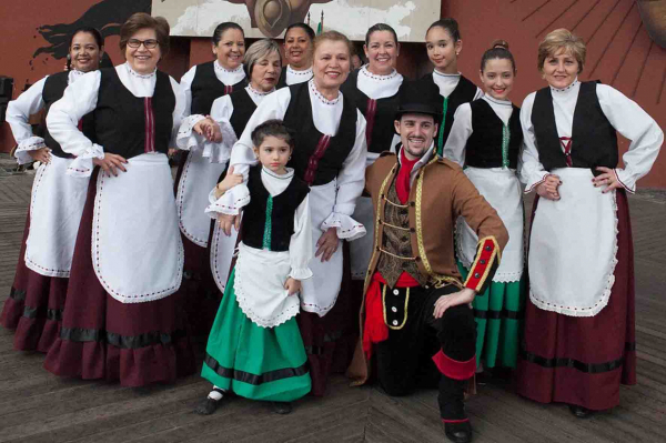 Grupo de dança folclórica