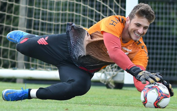 O goleiro Bento