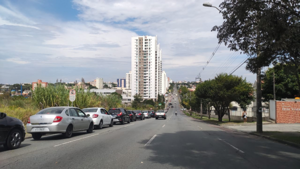 Regional Boa Vista: fila de carros na Rua Geraldo Gustavo Oscar Muller, na Paróquia Santo Antônio
