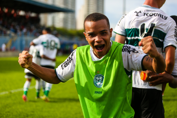 Kaio: autor de dois gols do Coritiba