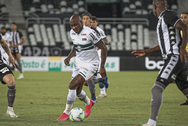 Sassá enfrenta o Botafogo