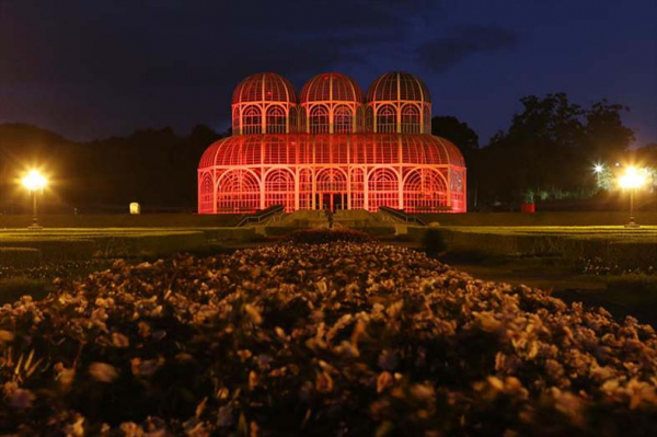 Monumentos de Curitiba serão iluminados de vermelho
