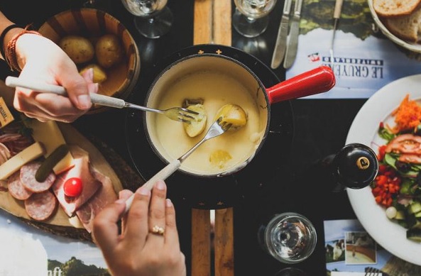 O fondue é um sucesso no inverno