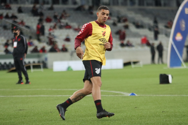 O meia Terans, do Athletico